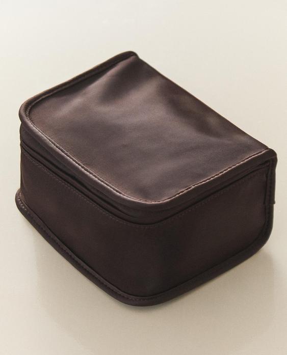 TROUSSE DE TOILETTE SATIN MOYENNE
