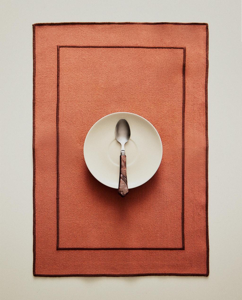 SET DE TABLE FESTONNÉ COULEUR