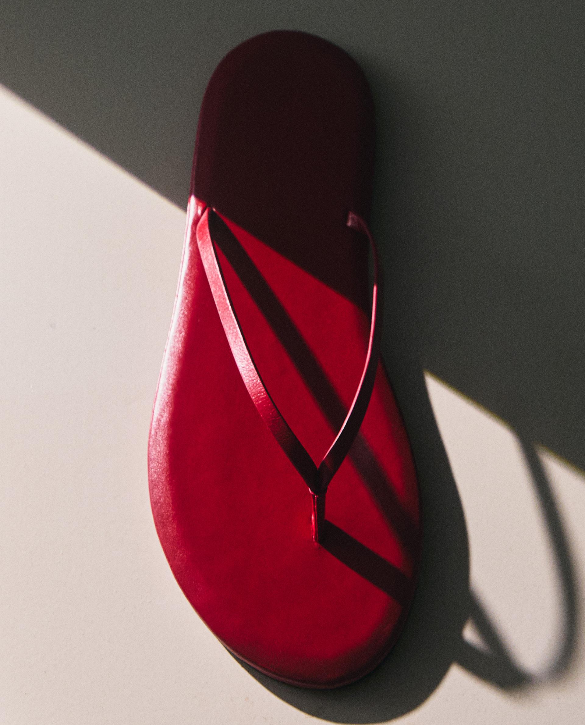 MINIMALIST LEATHER SANDALS