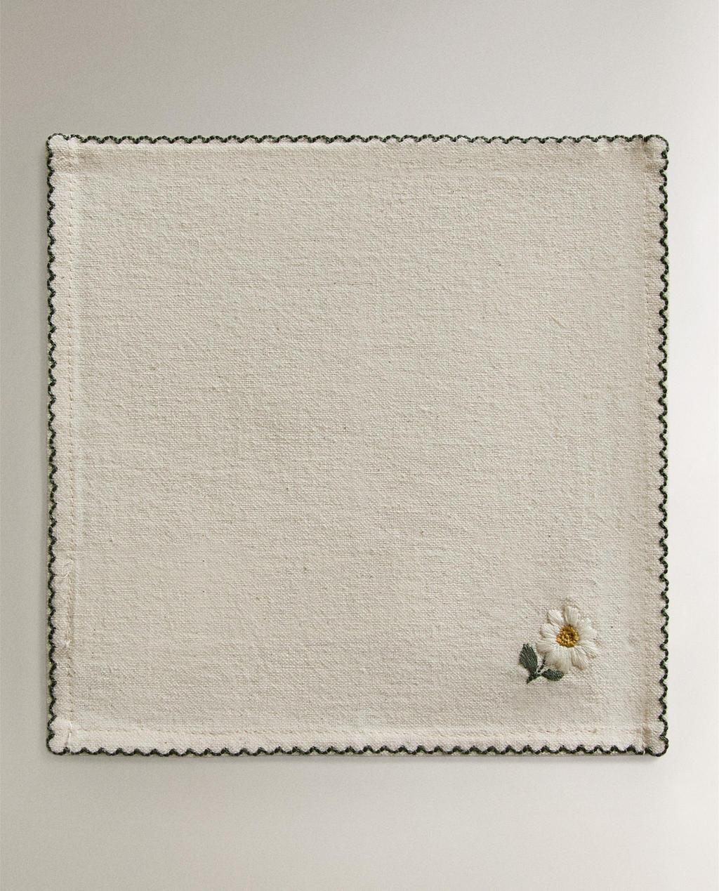 PACK OF EMBROIDERED FLORAL NAPKINS (PACK OF 4)