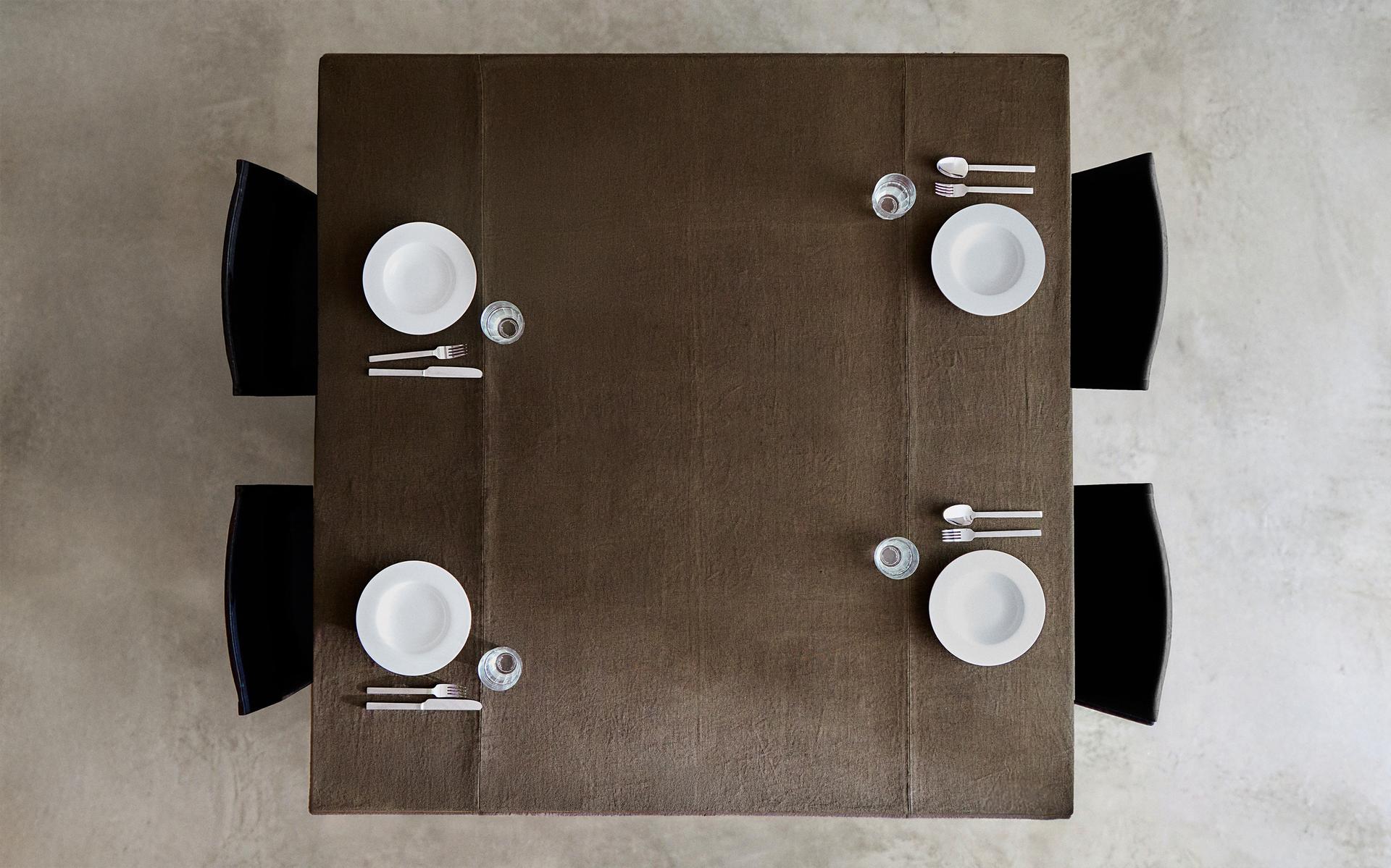 TABLECLOTH 01