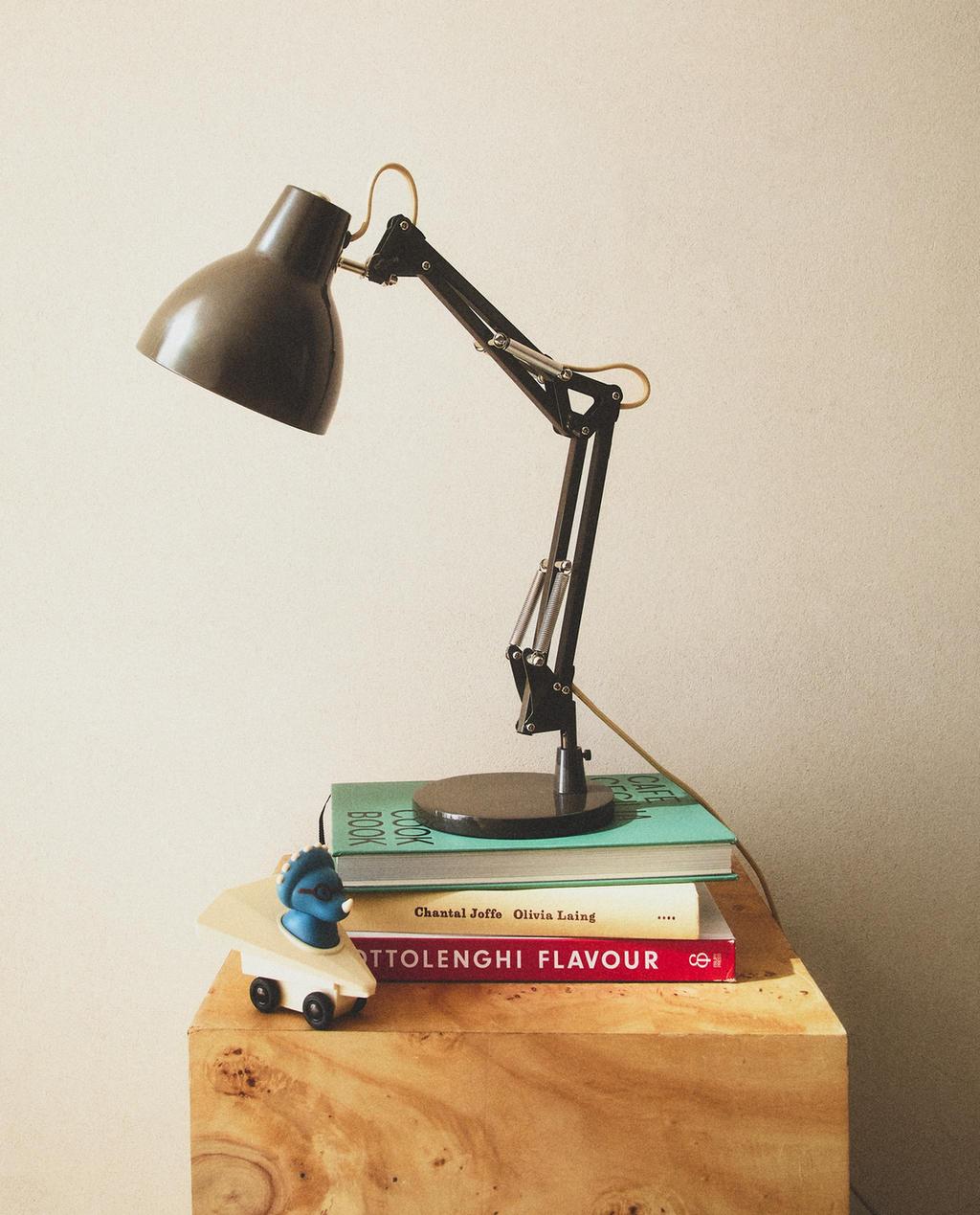 SCHREIBTISCHLAMPE AUS METALL