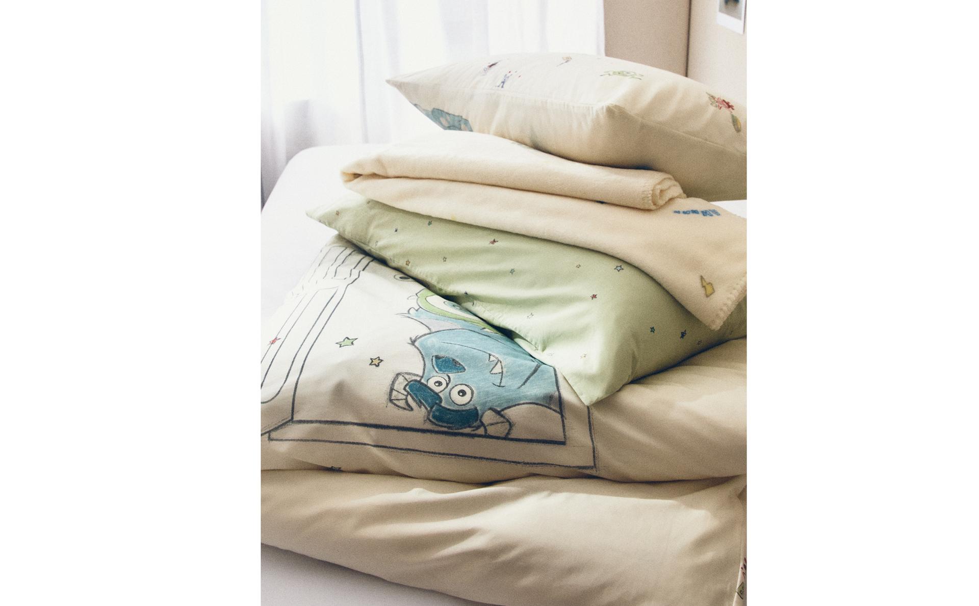 KIDS' MONSTERS, INC. ©DISNEY/PIXAR BEDDING AND BLANKET