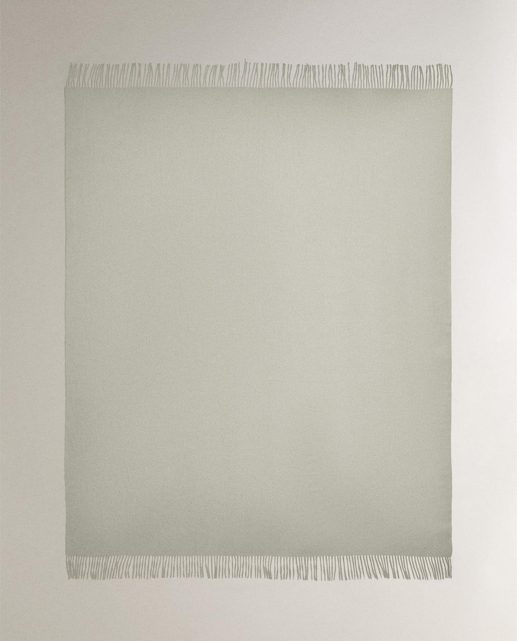 FRINGED SOFT THROW