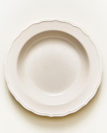 PLATO HONDO LOZA BORDE RELIEVE
