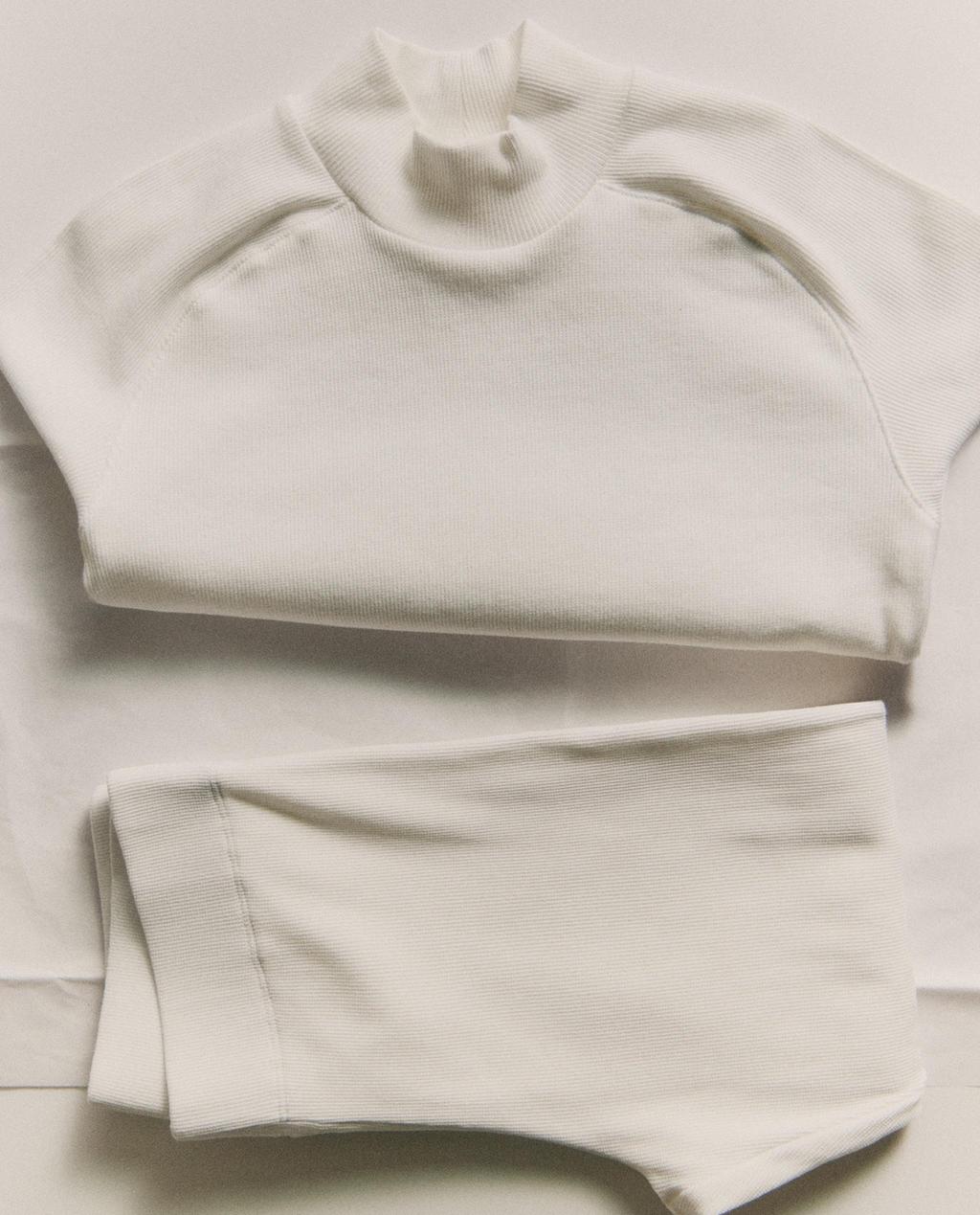 COTTON T-SHIRT AND CAPRI PANTS