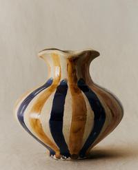 DECORATIVE ROUND CERAMIC VASE
