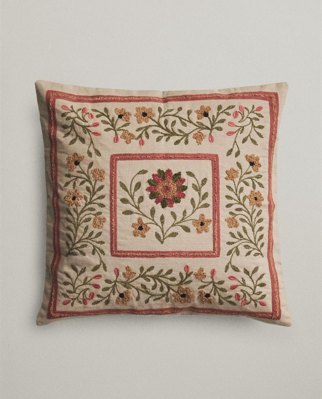 CAPA DE ALMOFADA TUFTING COM FLORES