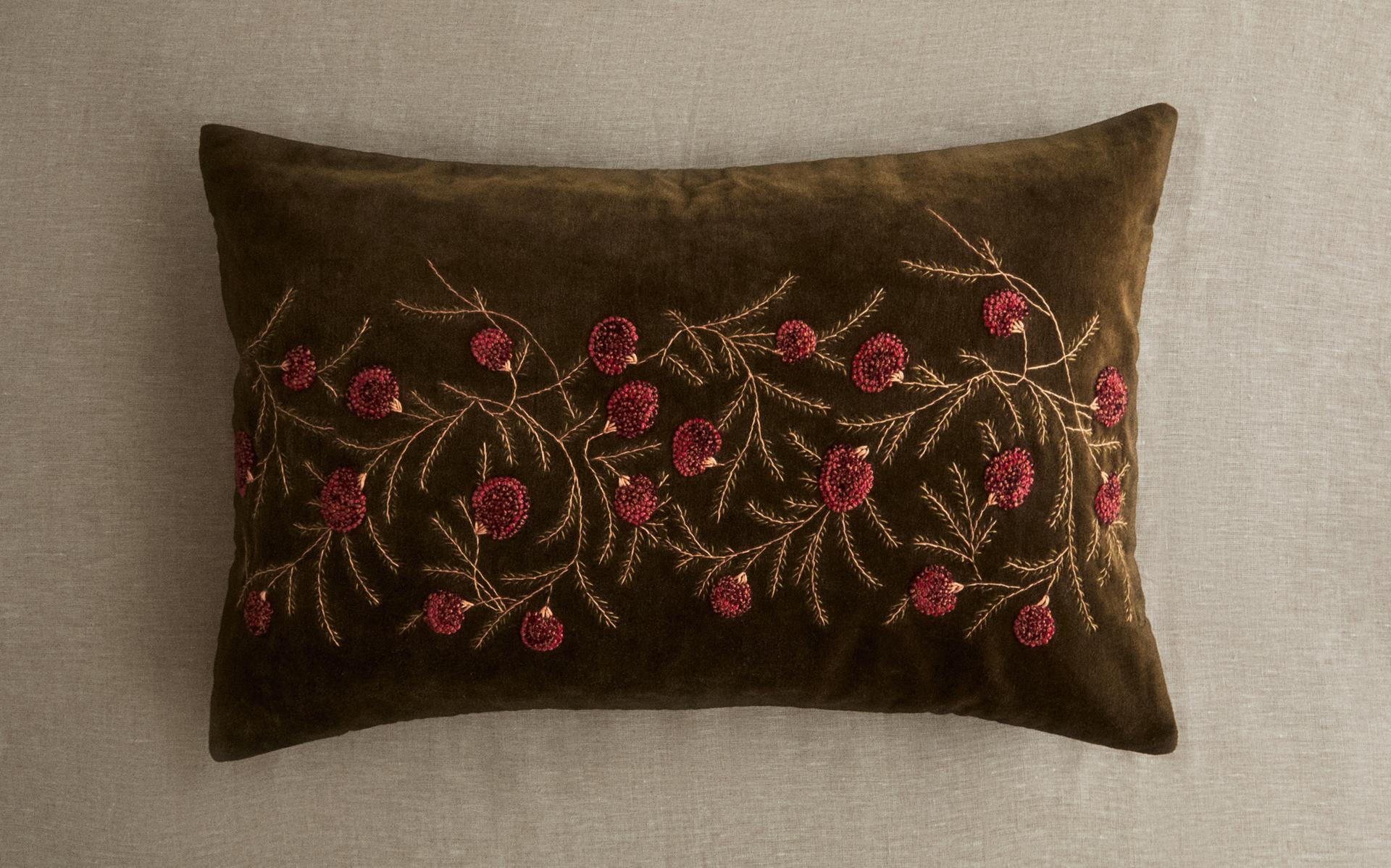 EMBROIDERED VELVET CUSHION COVER