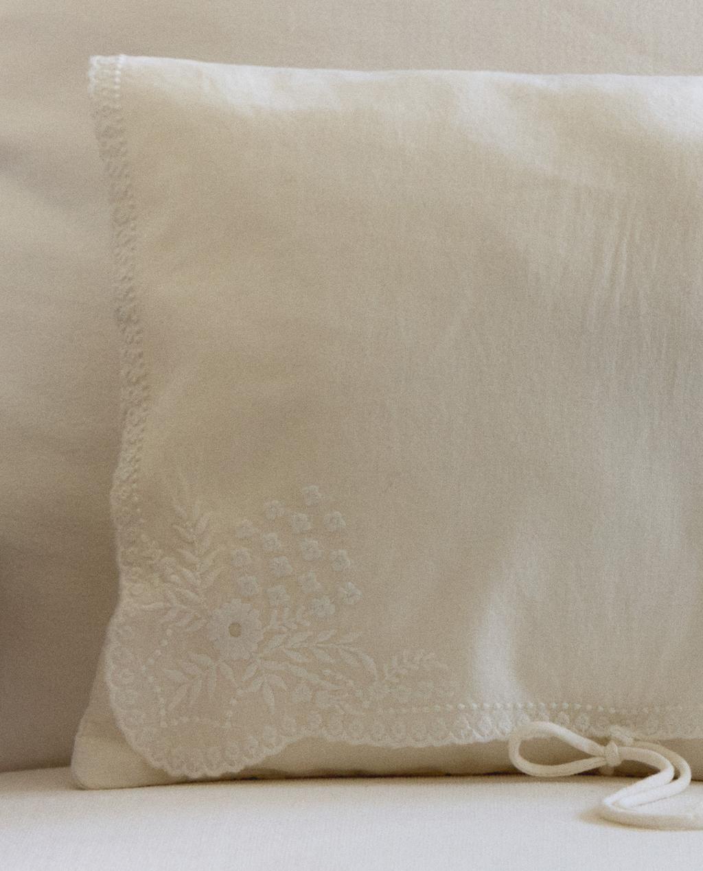 EMBROIDERED COTTON PYJAMA BAG