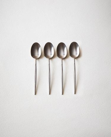 חבילה של כפיות קפה עם ידיות דקות (חבילה של 4 יח')