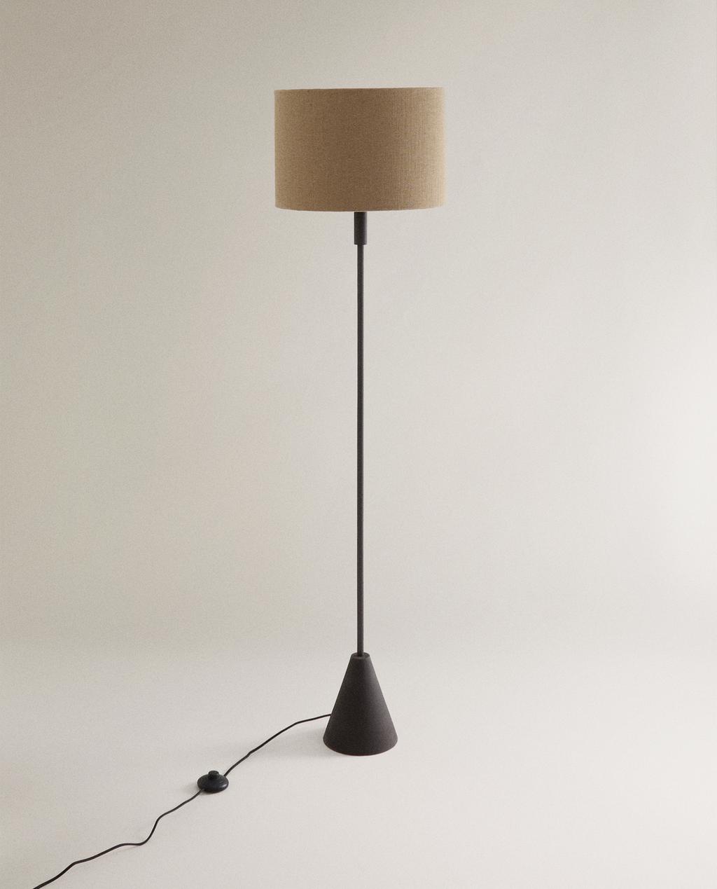 KOVOVÁ STOJACÍ LAMPA