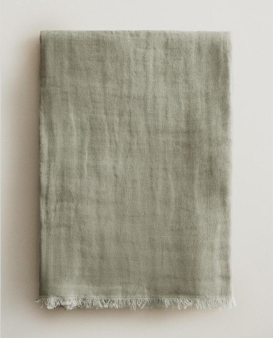LINEN THROW