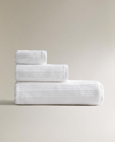 TEXTURED STRIPED VELOUR BATH TOWEL