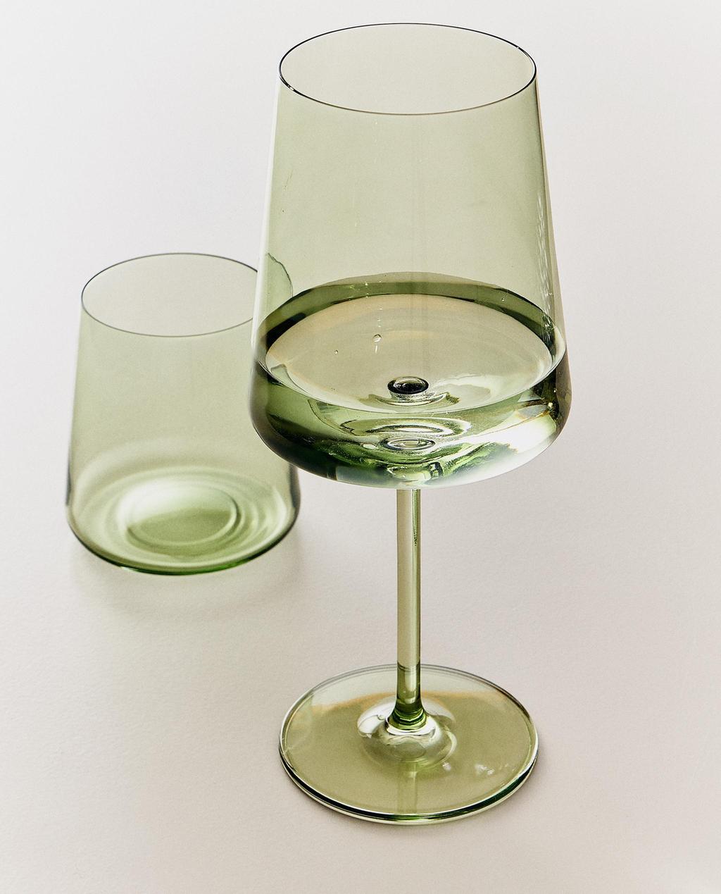 GRØNNE GLASVARER I KRYSTALLINSK GLAS