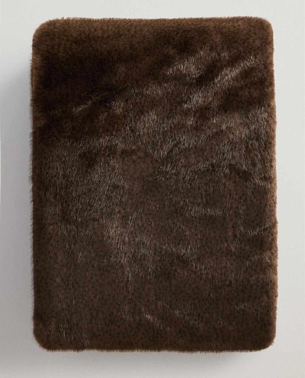 SPOTTED FUR BLANKET