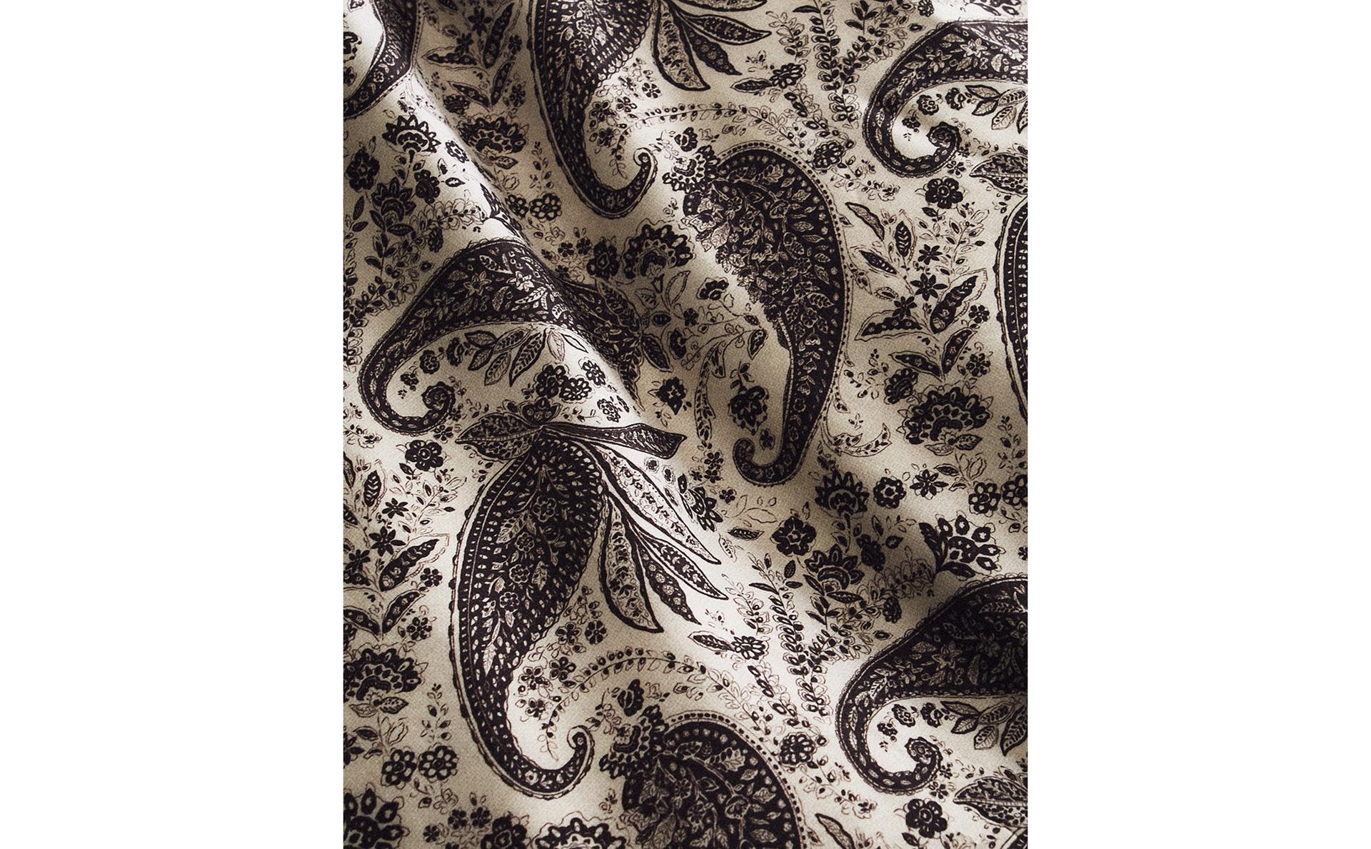 CAPA DE EDREDOM DE CETIM COM ESTAMPADO PAISLEY