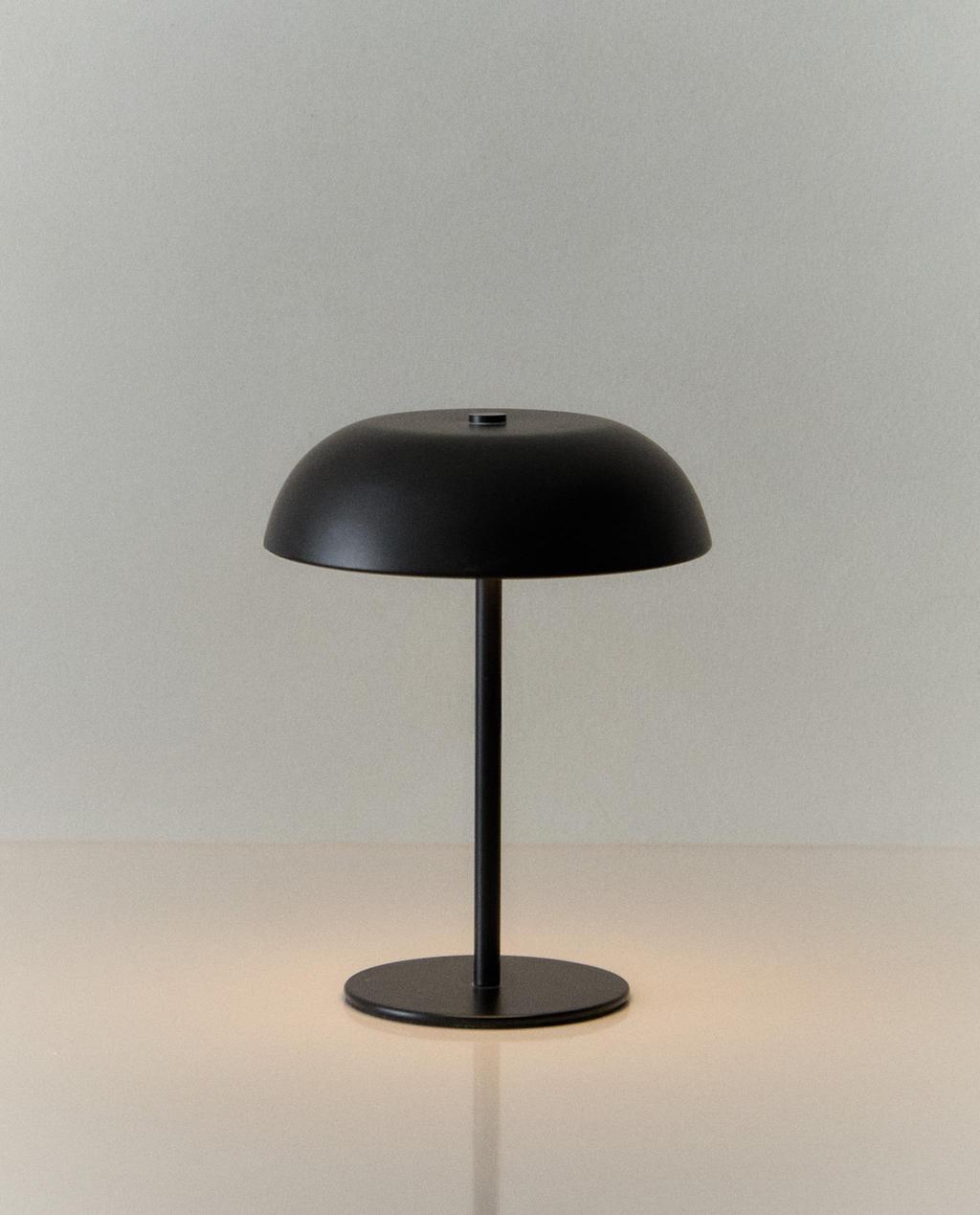 MONOCHROME CORDLESS TABLE LAMP