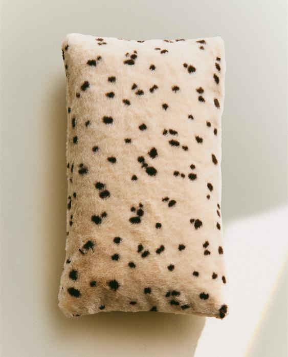 CAPA DE ALMOFADA COM ANIMAL PRINT