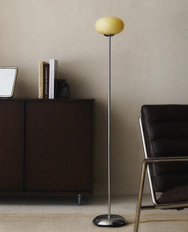 GLAZEN EN METALEN VLOERLAMP