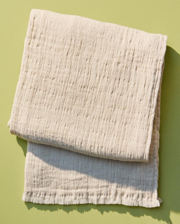 TEXTURED JACQUARD THROW