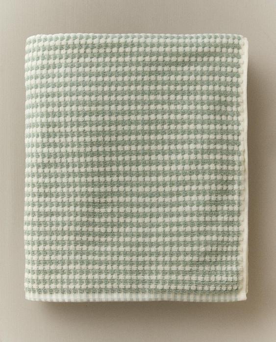 TEXTURED COTTON BATH TOWEL