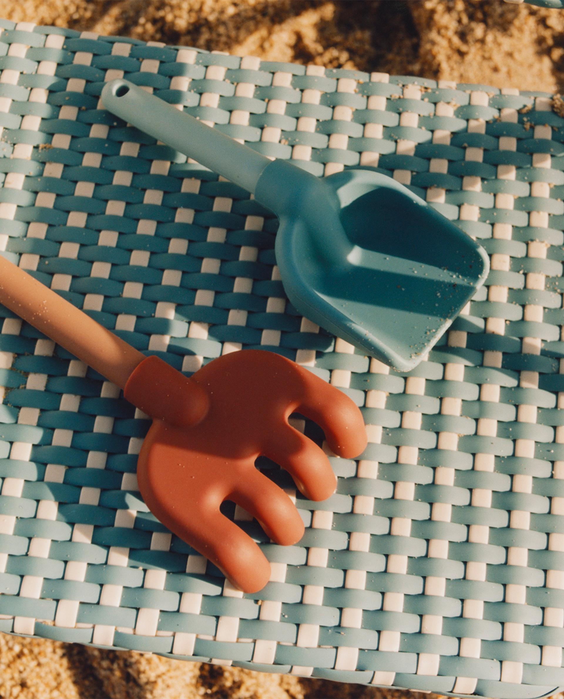 ZARA ザラ ホーム キッズ ハイバックチェア グリーン KIDS' BEACH CHAIR, SLIDES AND RAKE | Zara Home United States of