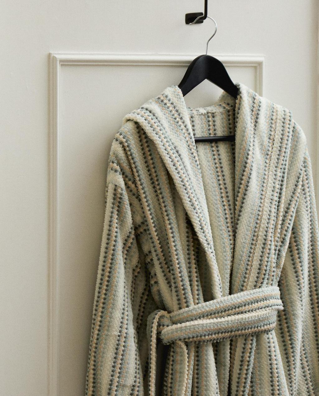 STRIPED HOODED BATHROBE