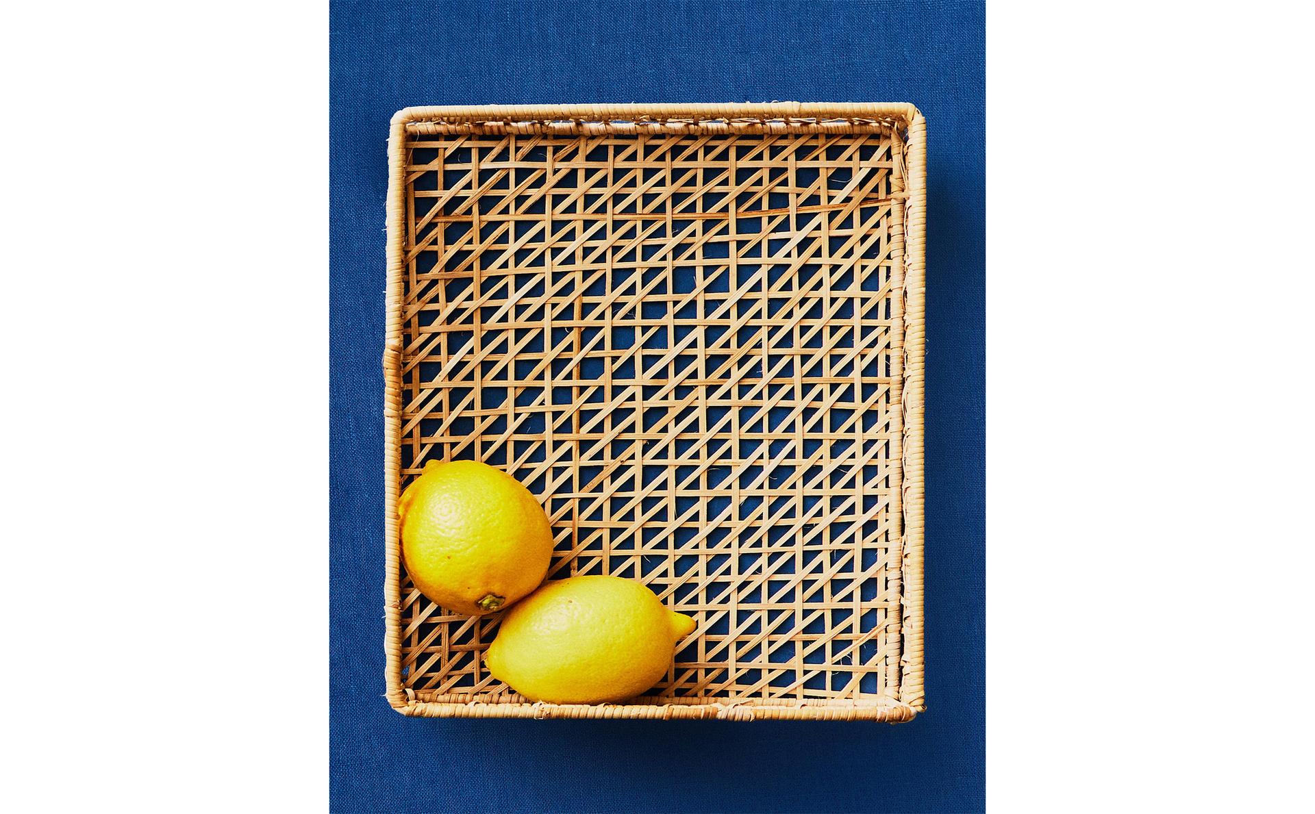 VASSOIO IN RATTAN INTRECCIATO