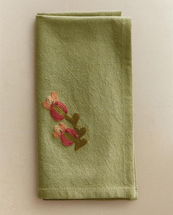 CONJUNTO DE GUARDANAPOS COM BORDADO FLORAL (CONJUNTO DE 2)