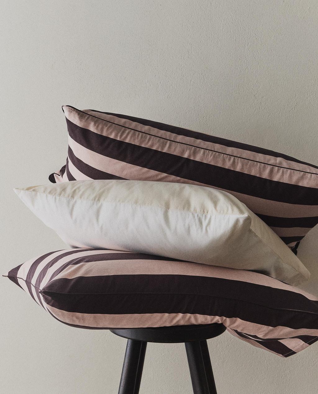 KOPFKISSENBEZUG AUS BAUMWOLLE MIT STREIFEN IM WASHED-LOOK