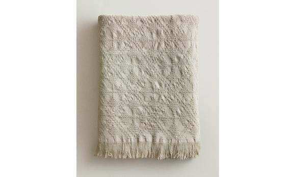 DIAMOND JACQUARD THROW