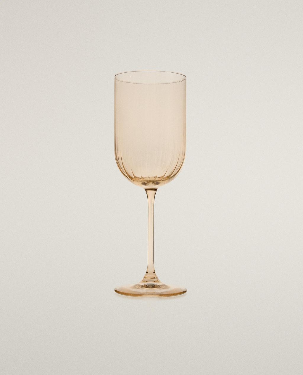 GLASS WITH EMBOSSED LINES