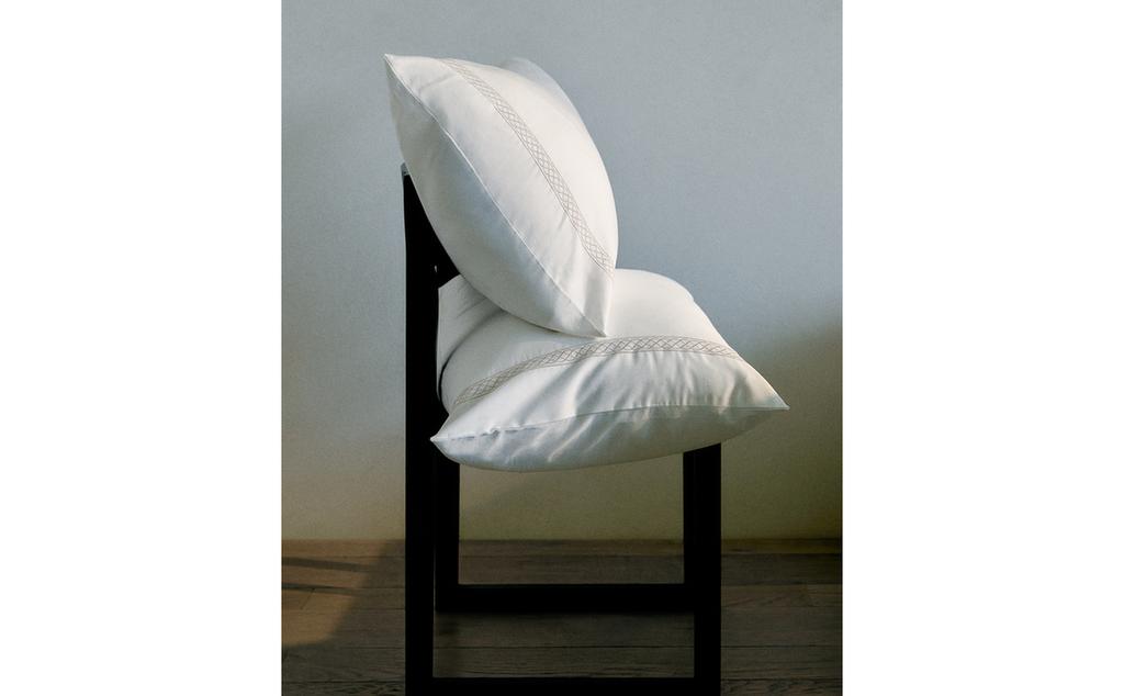 EMBROIDERED SATEEN PILLOWCASE
