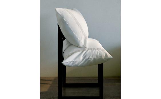 TAIE D’OREILLER SATIN BRODÉE