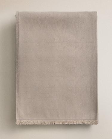 PLAIN MULTIPURPOSE THROW