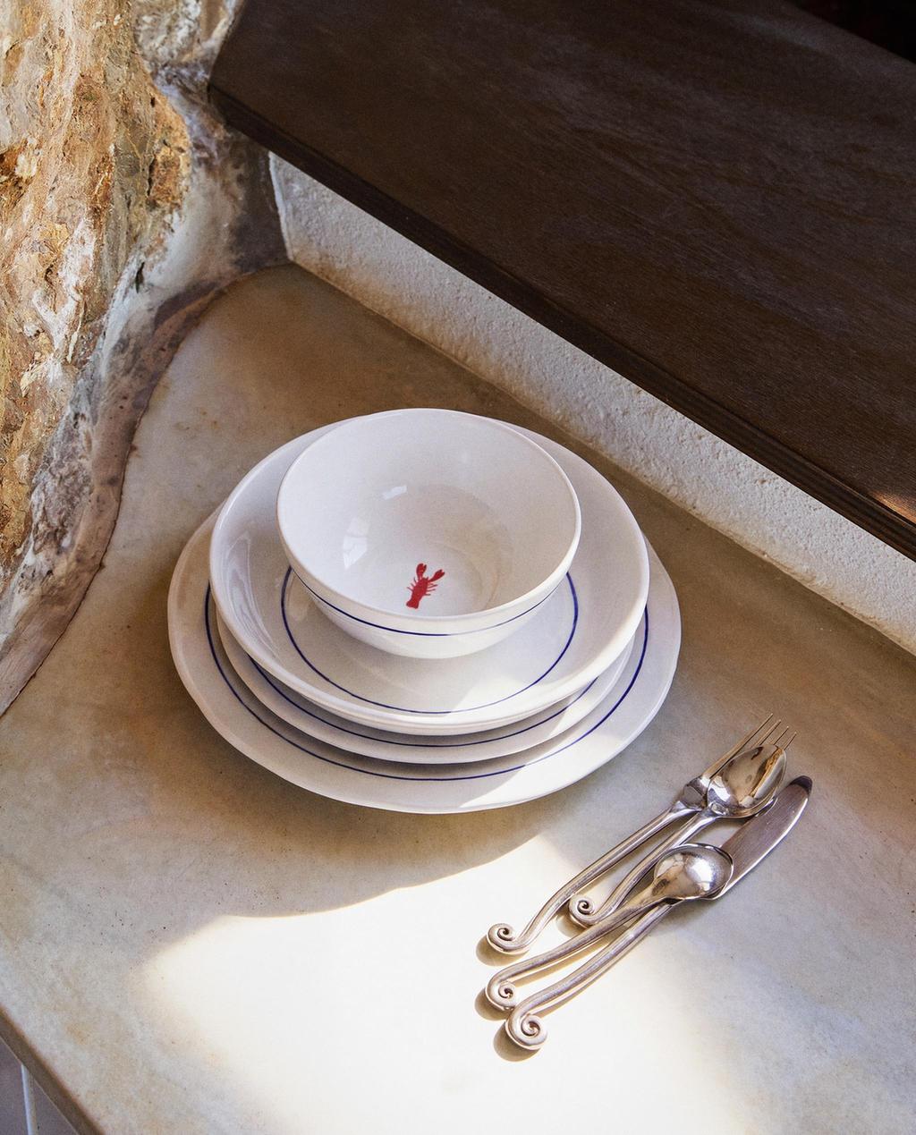 SPIRAL FISH DINNER SET AND CUTLERY