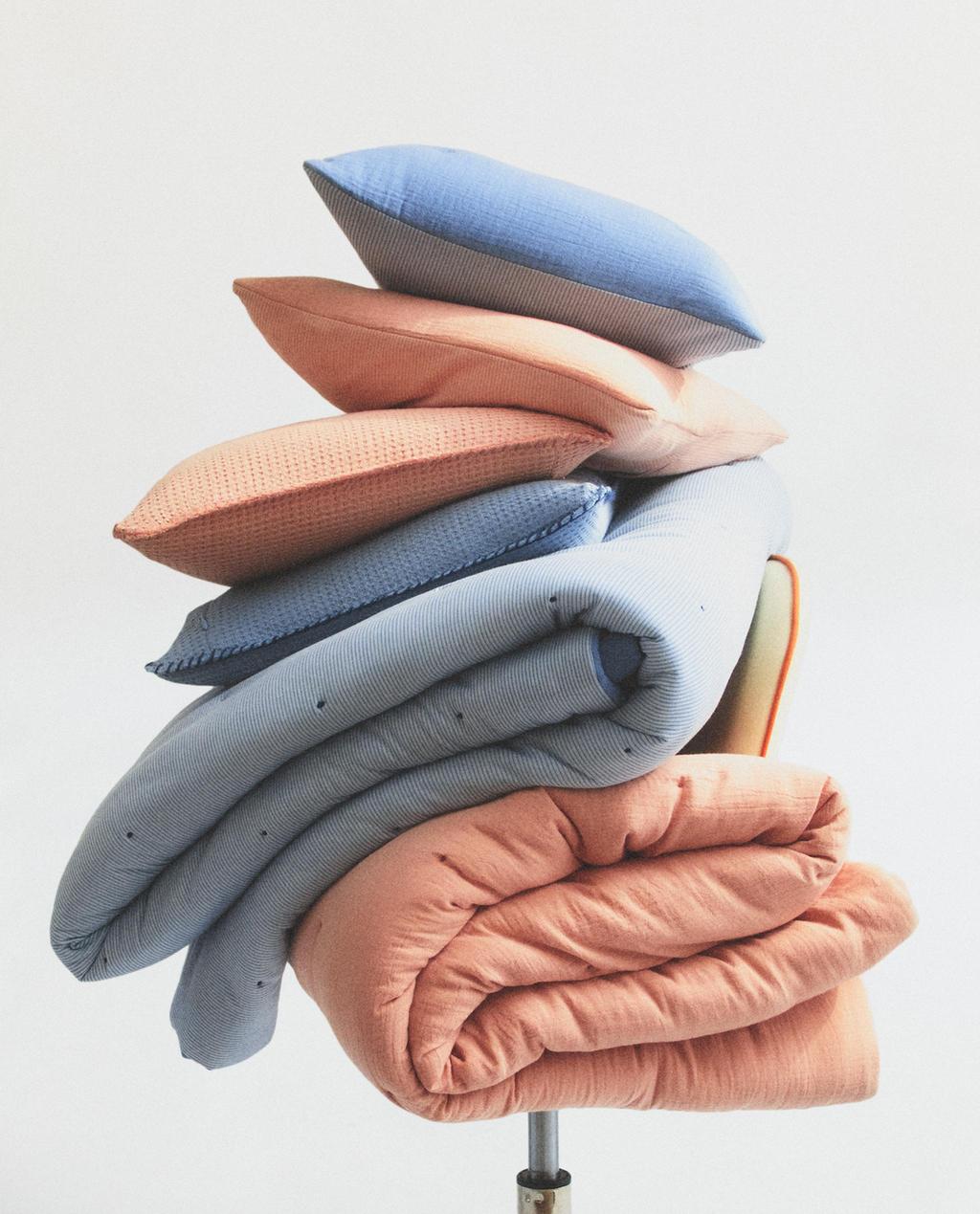 KIDS' REVERSIBLE CUSHIONS AND QUILTS