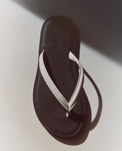LEATHER STRAPPY SANDALS