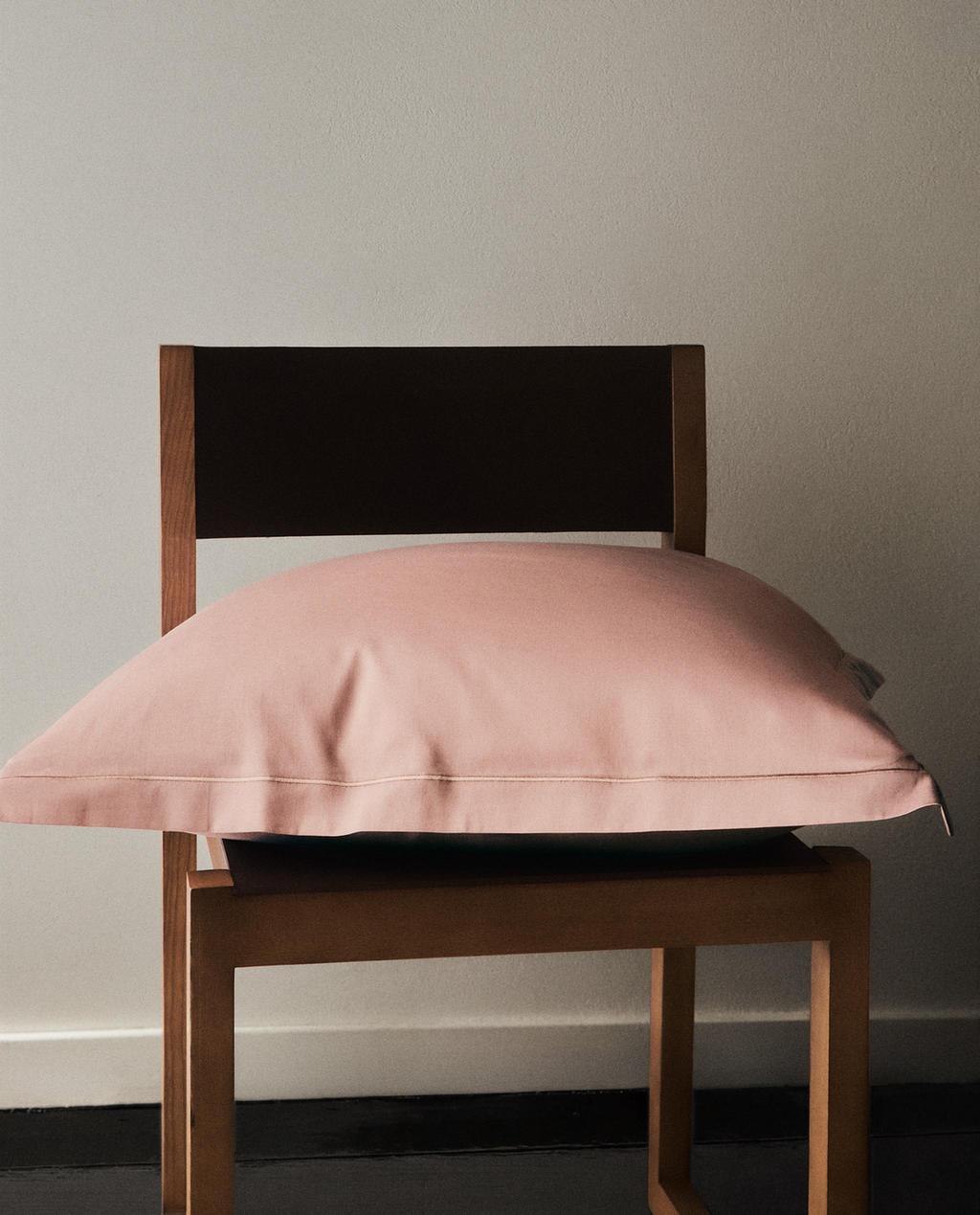 KOPFKISSENBEZUG SATIN BORTE (FADENDICHTE 300)
