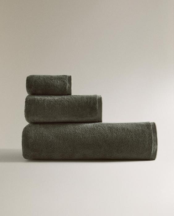 TOALLA BAÑO VELOUR OVERLOCK