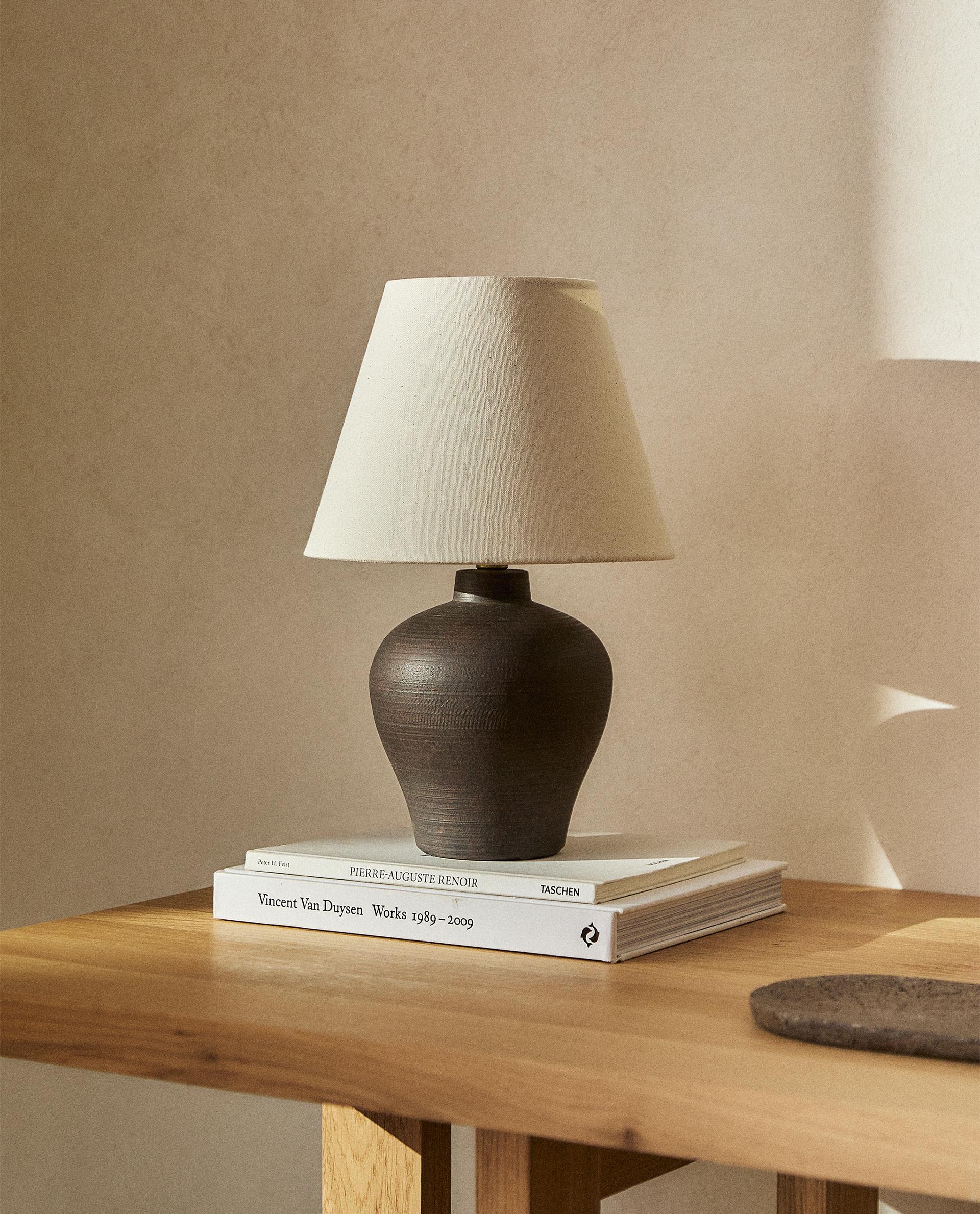 CERAMIC TABLE LAMP