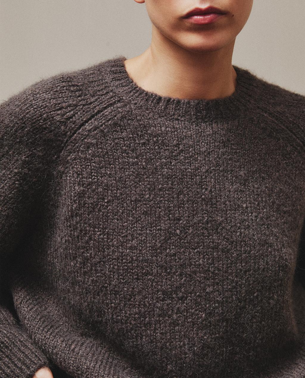 KNIT SWEATER