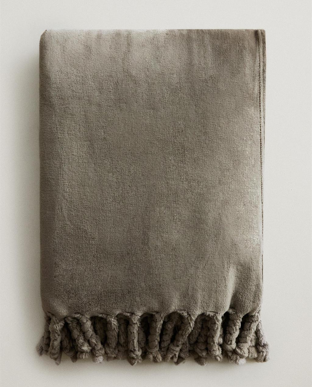 FRINGED FLEECE BLANKET