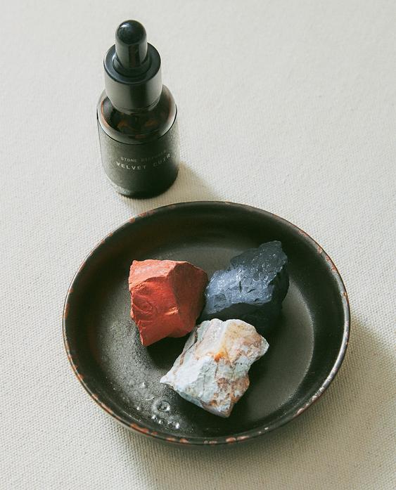VELVET CUIR STONE OIL AND STONES SET