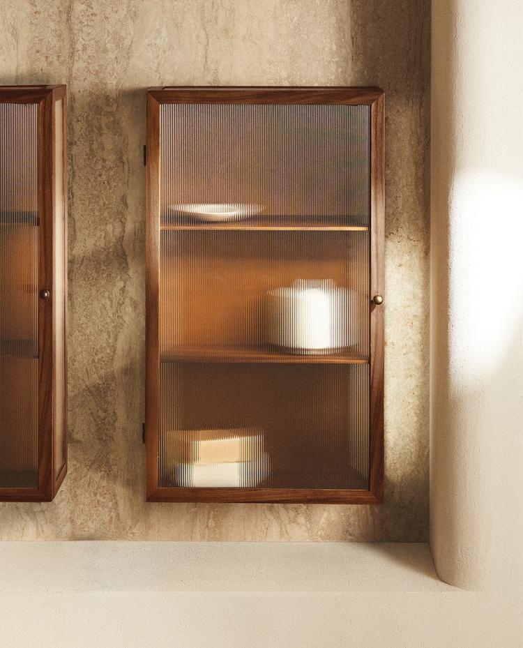 WALL-MOUNTED STORAGE UNIT