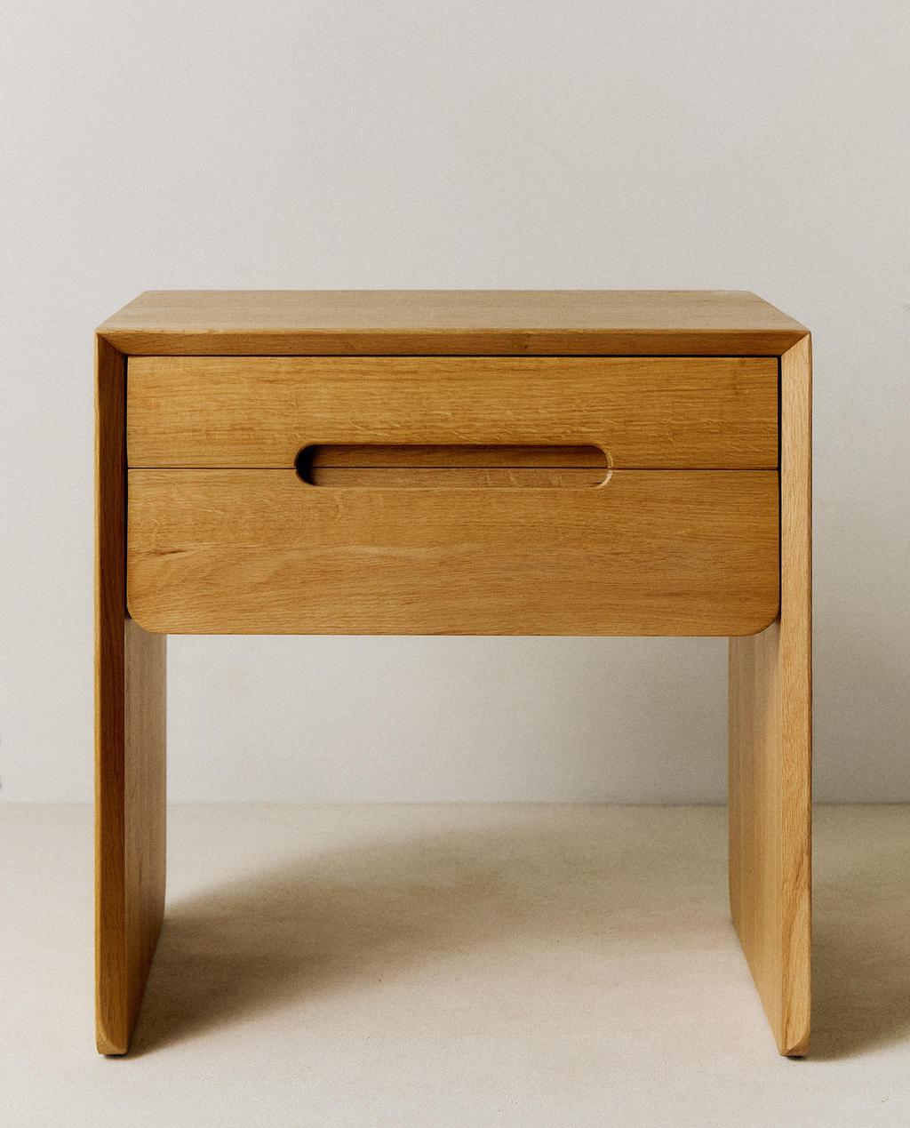 OAK WOOD NIGHT TABLE