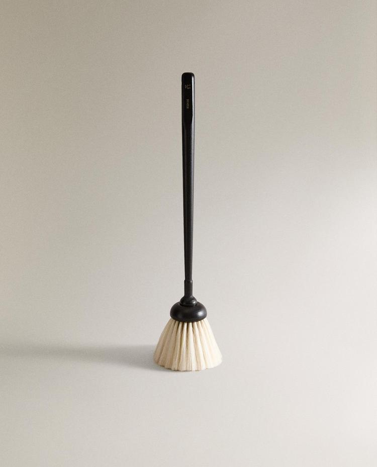 PÖLYHUISKU PUUKAHVALLA