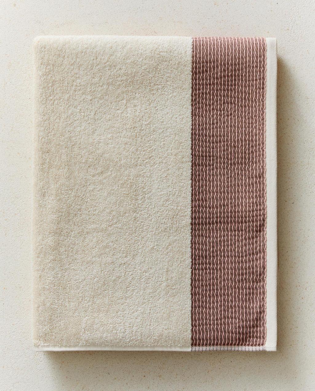 BATH TOWEL WITH PLEATED BORDER