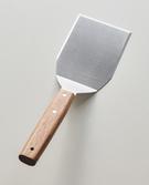 STEEL AND WOOD BURGER SPATULA